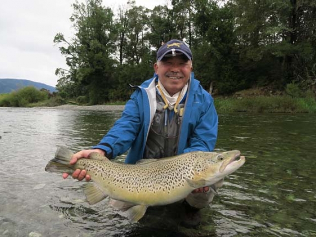 Trophy South Island brown trout caught by Sachio Nakagoshi, Japan, fishing with Reefton fishing guide, Bryan Wilson.